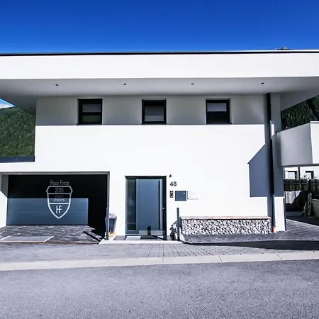 Haus *